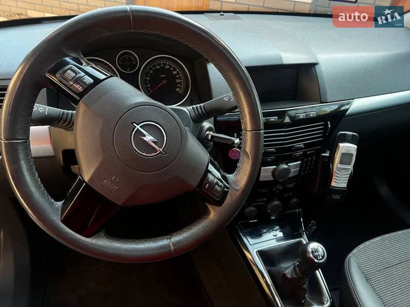 Хэтчбек Opel Astra 2008 в Луцке
