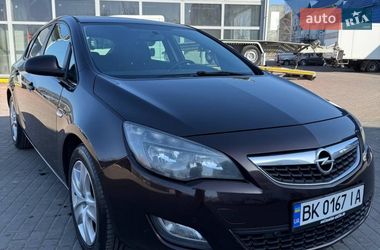 Хэтчбек Opel Astra 2011 в Ровно