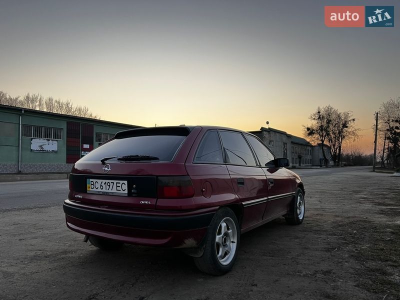 Хетчбек Opel Astra 1992 в Стрию