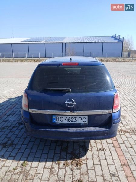 Универсал Opel Astra 2011 в Буске