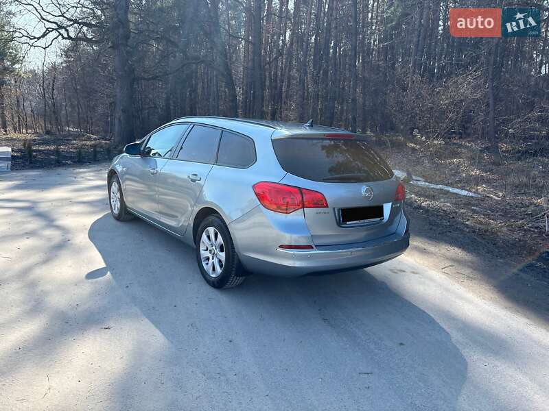 Універсал Opel Astra 2014 в Львові
