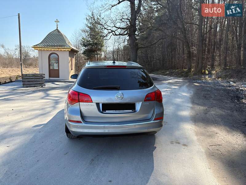 Універсал Opel Astra 2014 в Львові