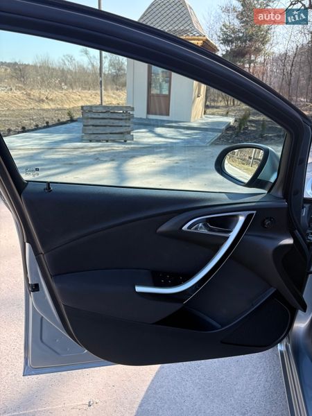 Універсал Opel Astra 2014 в Львові