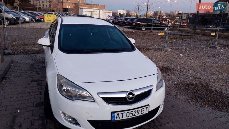 Универсал Opel Astra 2012 в Ивано-Франковске
