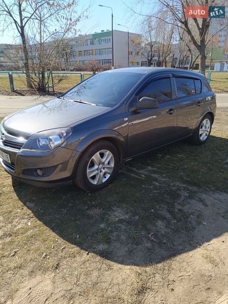 Хэтчбек Opel Astra 2010 в Киеве
