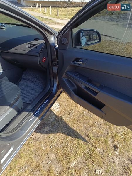 Хэтчбек Opel Astra 2010 в Киеве