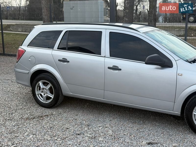 Універсал Opel Astra 2010 в Стрию