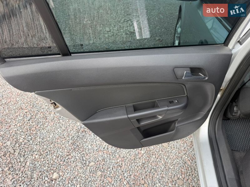 Універсал Opel Astra 2010 в Стрию