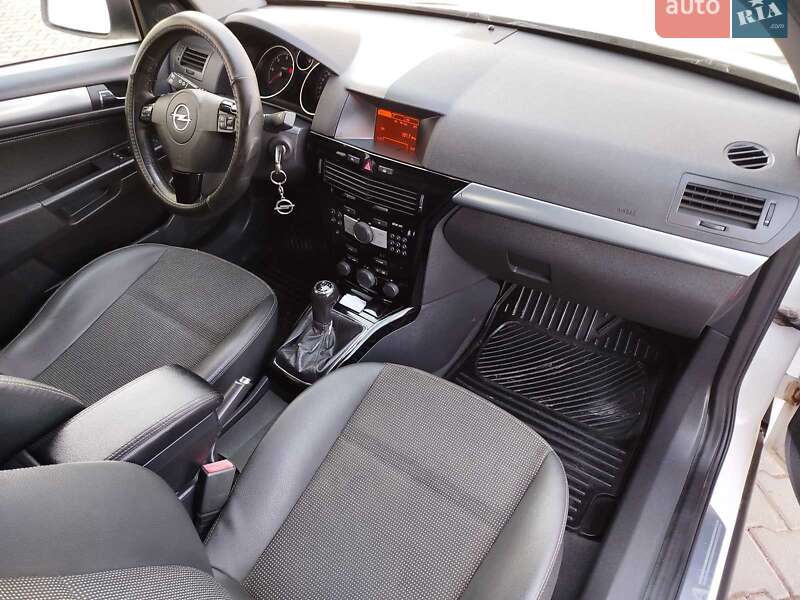 Универсал Opel Astra 2009 в Хмельницком