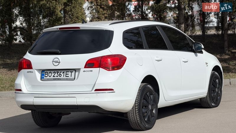 Універсал Opel Astra 2013 в Тернополі