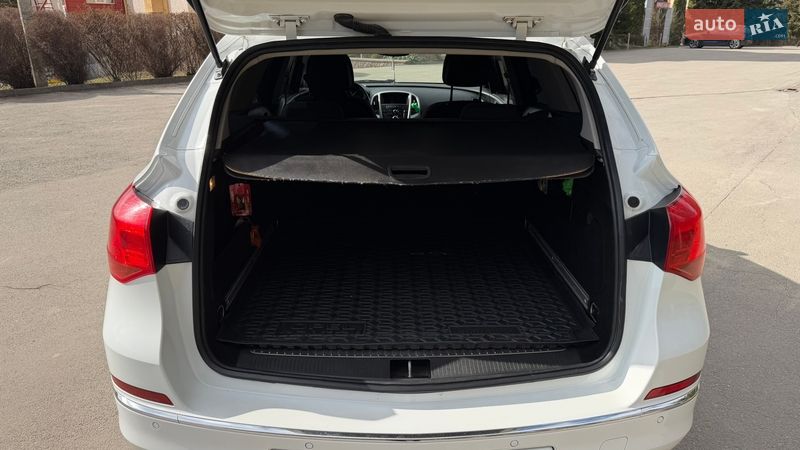 Універсал Opel Astra 2013 в Тернополі