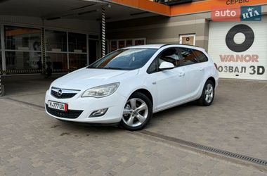 Универсал Opel Astra 2011 в Сваляве
