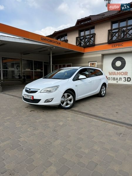 Універсал Opel Astra 2011 в Сваляві