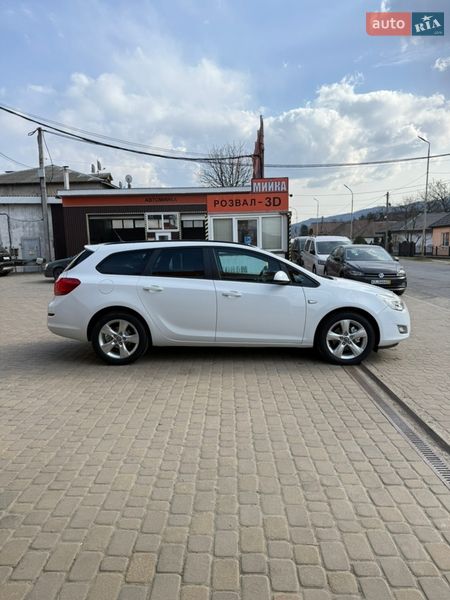 Універсал Opel Astra 2011 в Сваляві