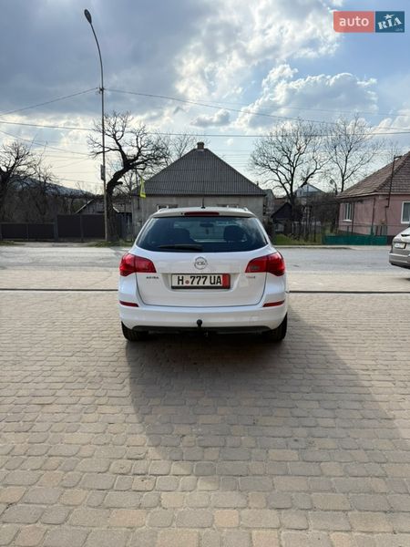 Універсал Opel Astra 2011 в Сваляві