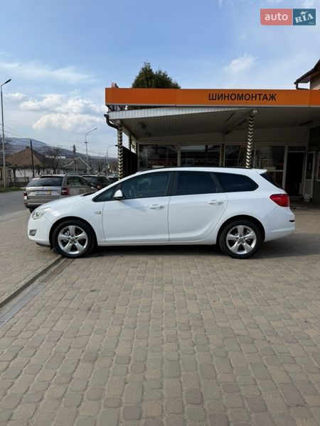 Універсал Opel Astra 2011 в Сваляві