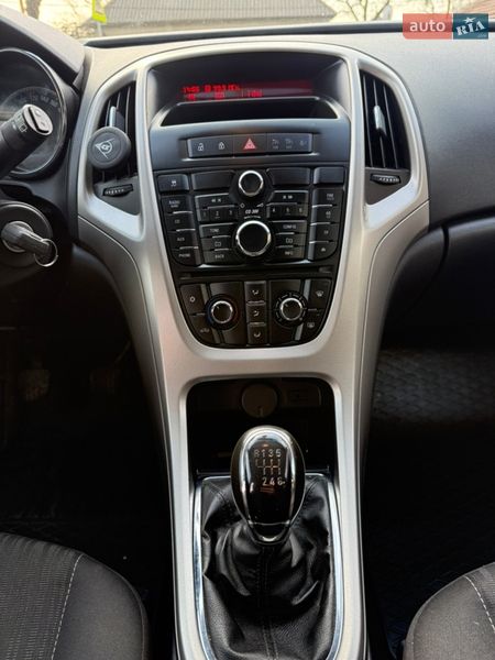 Універсал Opel Astra 2011 в Сваляві