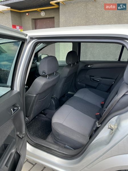 Универсал Opel Astra 2011 в Ивано-Франковске