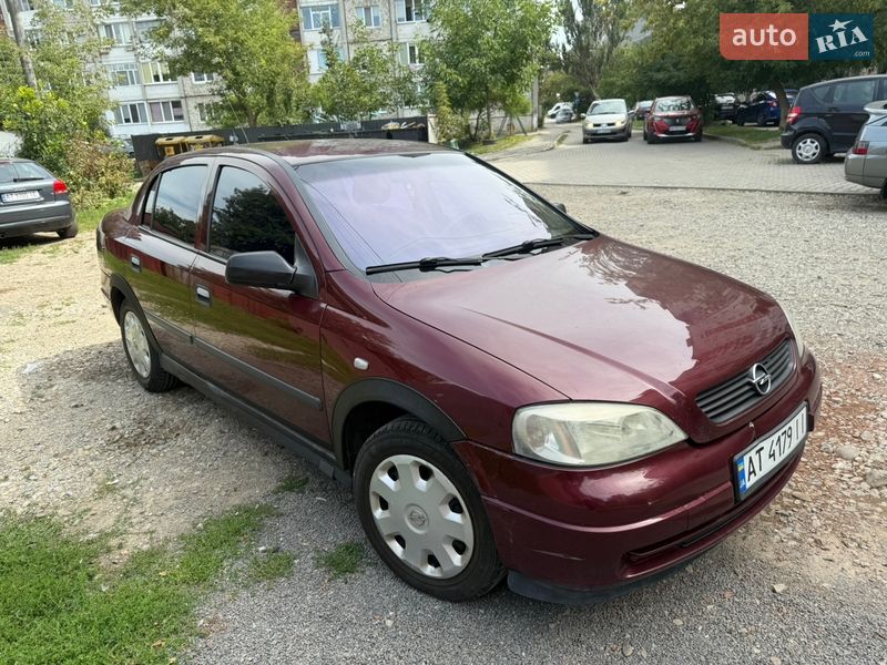 Седан Opel Astra 2008 в Надворной