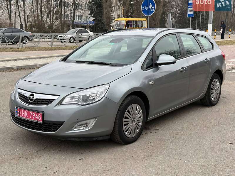 Opel Astra 2011 Opel Astra 2011