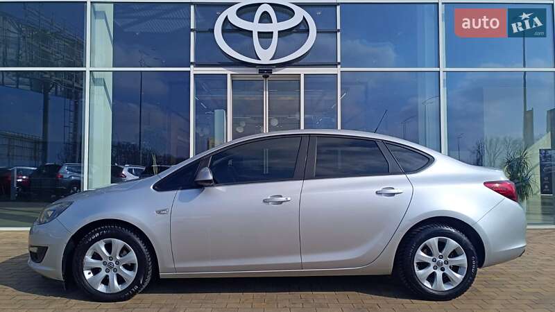 Седан Opel Astra 2015 в Киеве