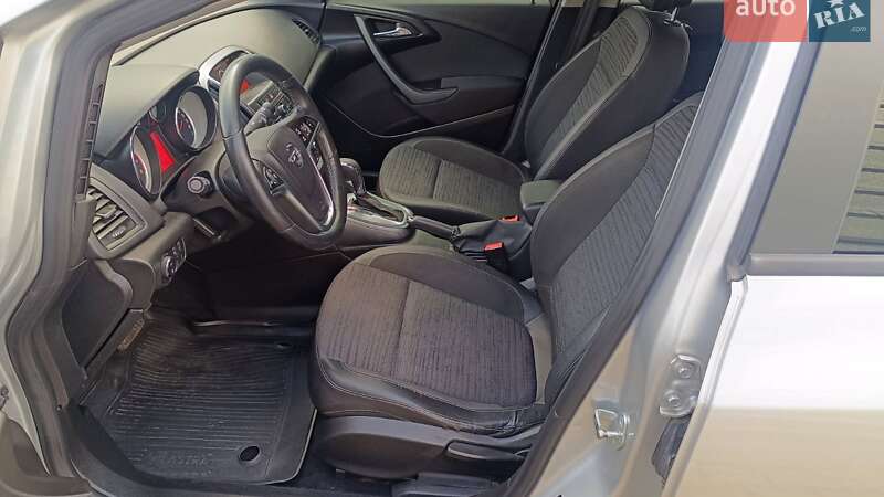 Седан Opel Astra 2015 в Киеве