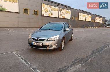 Универсал Opel Astra 2011 в Киеве
