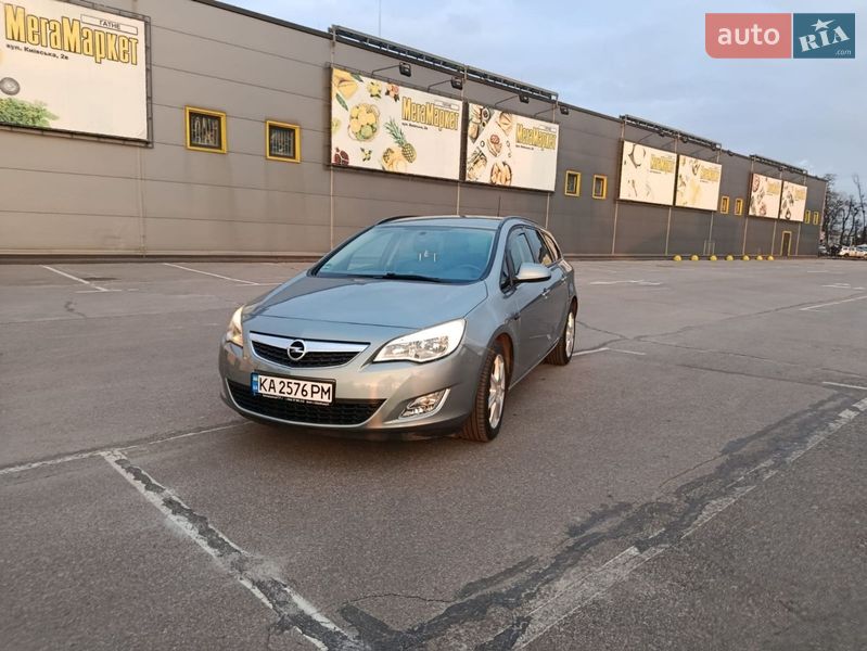 Opel Astra 2011 Opel Astra 2011