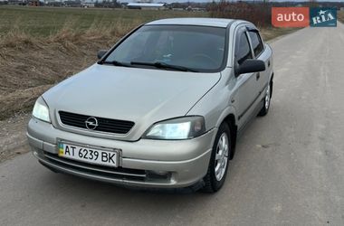 Седан Opel Astra 2008 в Отинії