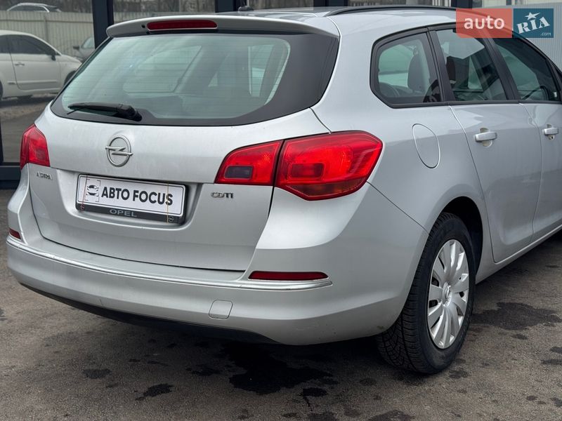 Универсал Opel Astra 2014 в Киеве