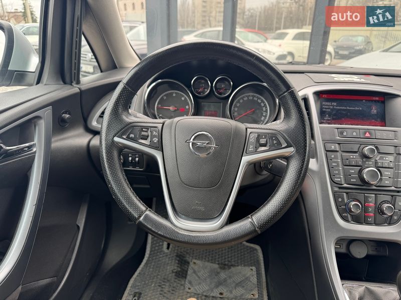 Универсал Opel Astra 2014 в Киеве