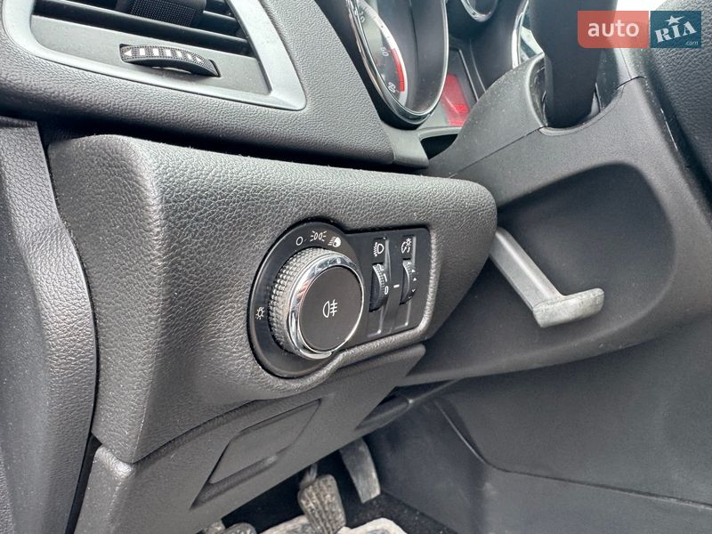 Универсал Opel Astra 2014 в Киеве