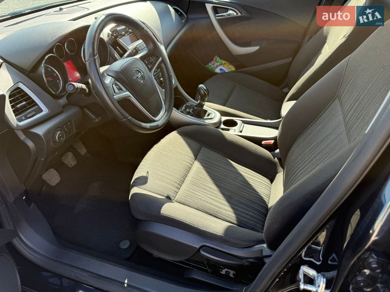 Универсал Opel Astra 2011 в Луцке