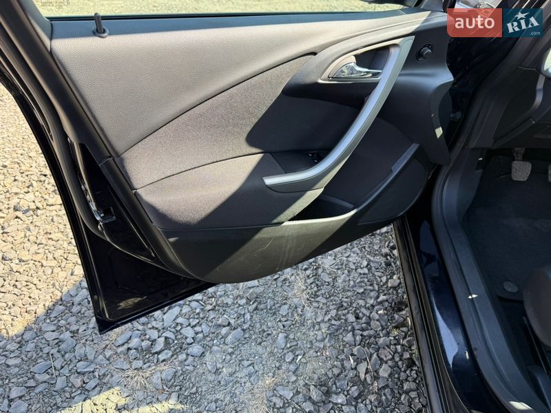 Универсал Opel Astra 2011 в Луцке