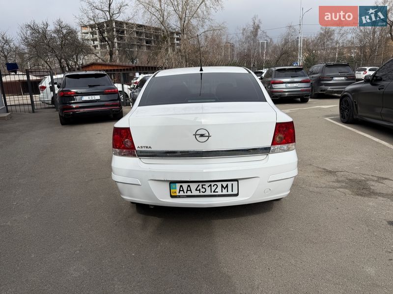Седан Opel Astra 2012 в Киеве