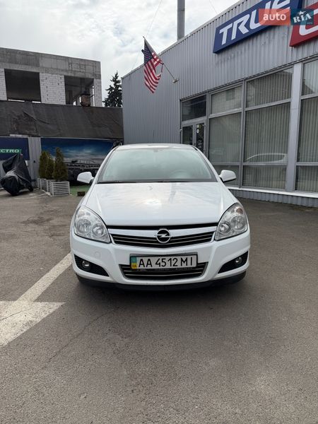 Седан Opel Astra 2012 в Киеве