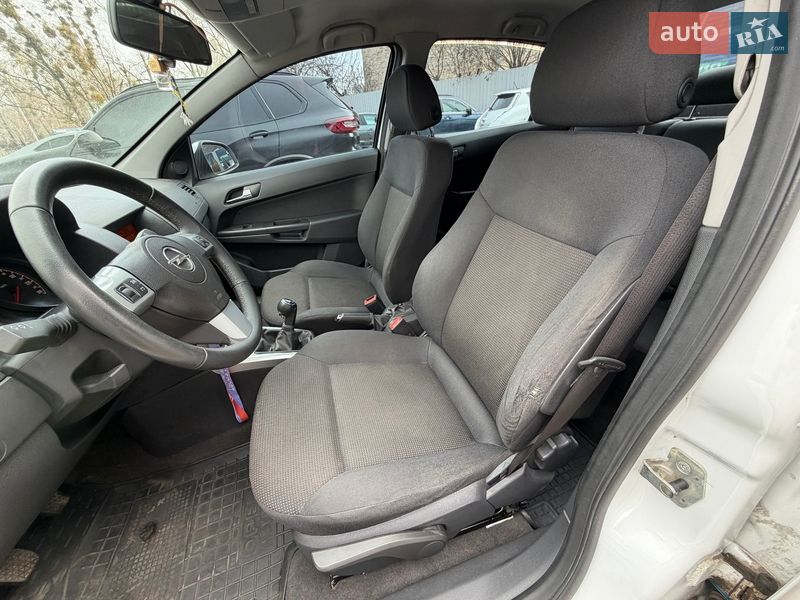 Седан Opel Astra 2012 в Киеве