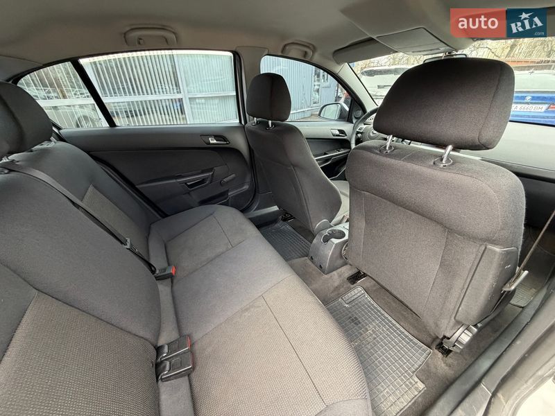 Седан Opel Astra 2012 в Киеве