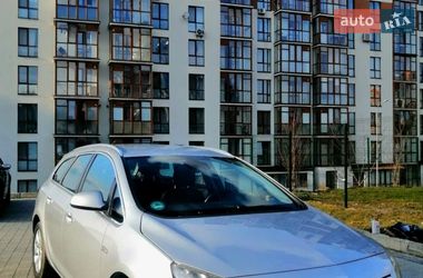 Універсал Opel Astra 2012 в Дрогобичі