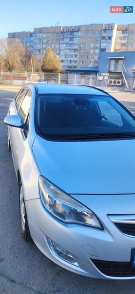 Opel Astra 2011