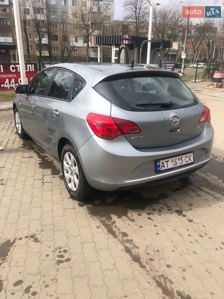 Хэтчбек Opel Astra 2014 в Калуше