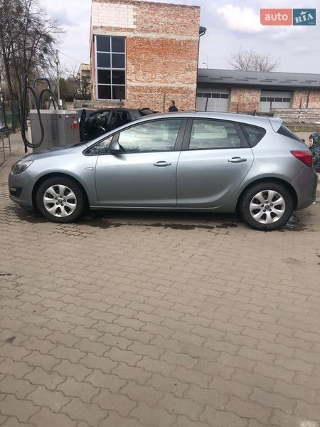 Хэтчбек Opel Astra 2014 в Калуше