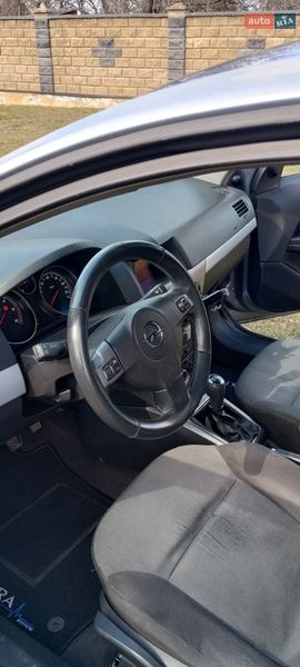 Хэтчбек Opel Astra 2004 в Сарнах