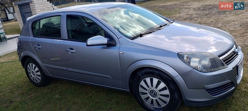 Хэтчбек Opel Astra 2004 в Сарнах