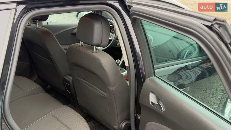 Универсал Opel Astra 2011 в Звягеле