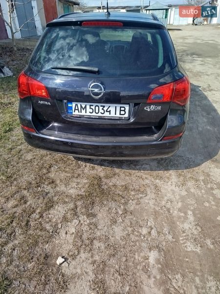 Универсал Opel Astra 2011 в Звягеле