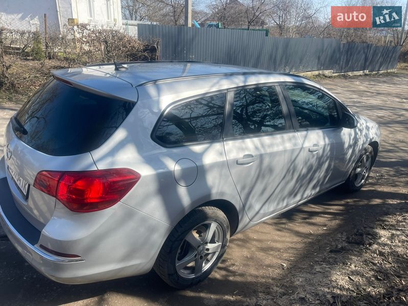 Универсал Opel Astra 2014 в Ровно