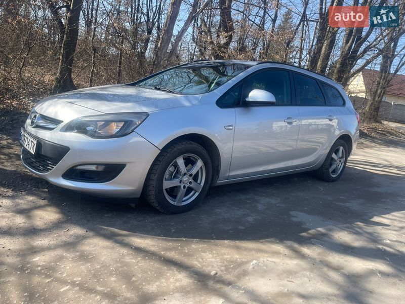 Универсал Opel Astra 2014 в Ровно