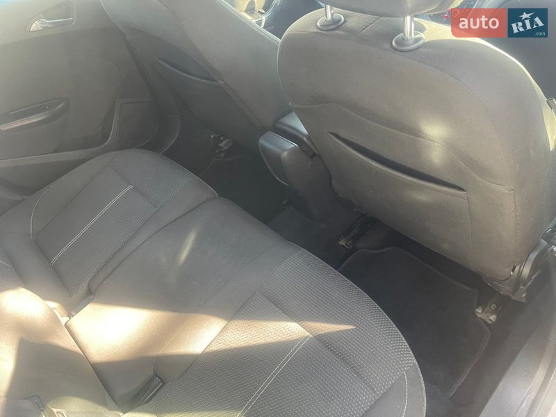 Универсал Opel Astra 2014 в Ровно