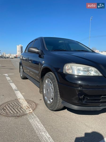 Седан Opel Astra 2006 в Киеве
